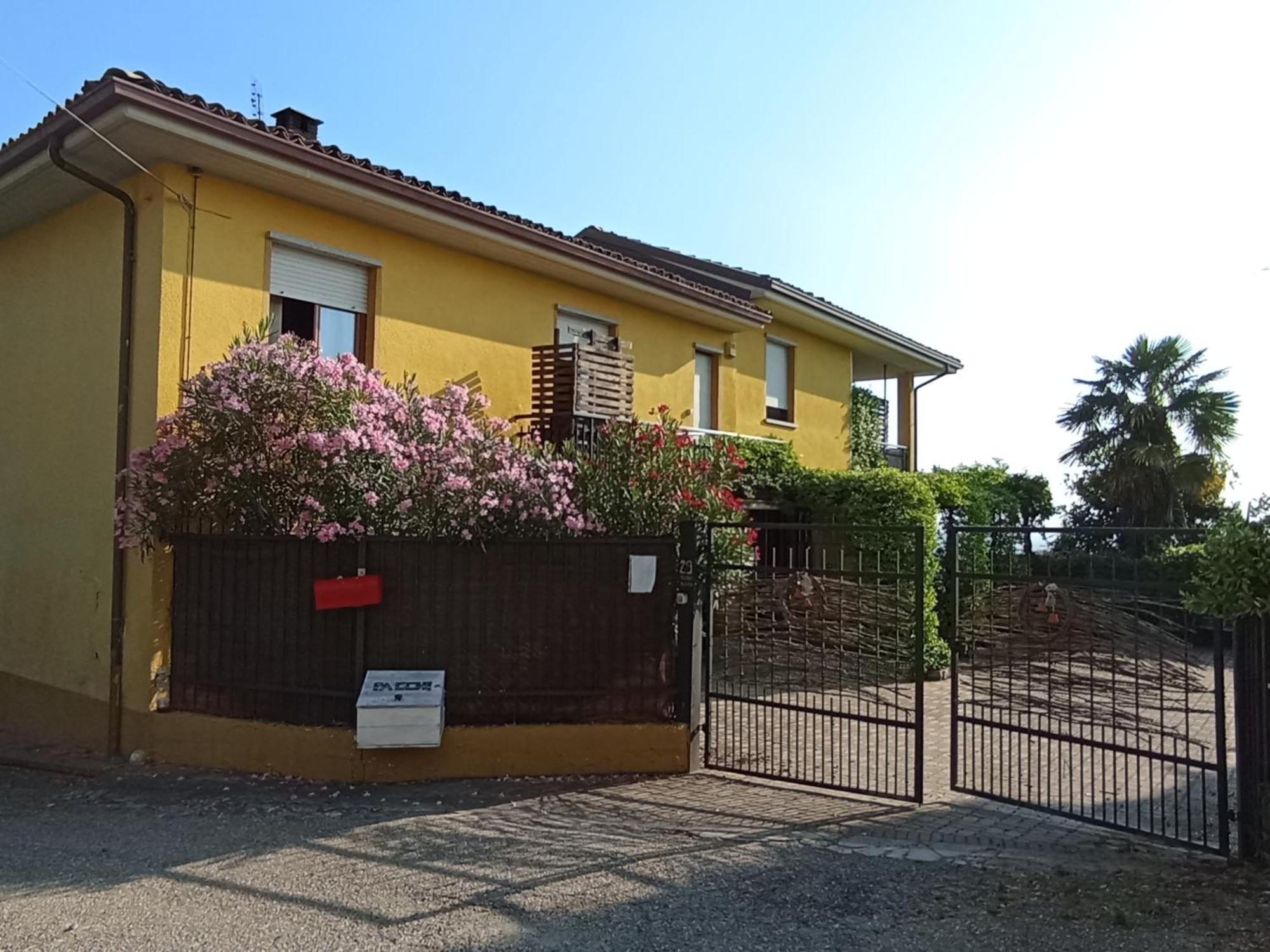 Casa Vacanza Il Colle Del Vento Calosso Εξωτερικό φωτογραφία