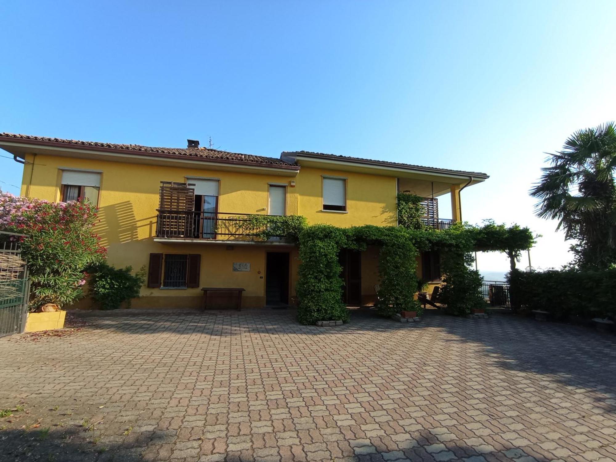 Casa Vacanza Il Colle Del Vento Calosso Εξωτερικό φωτογραφία