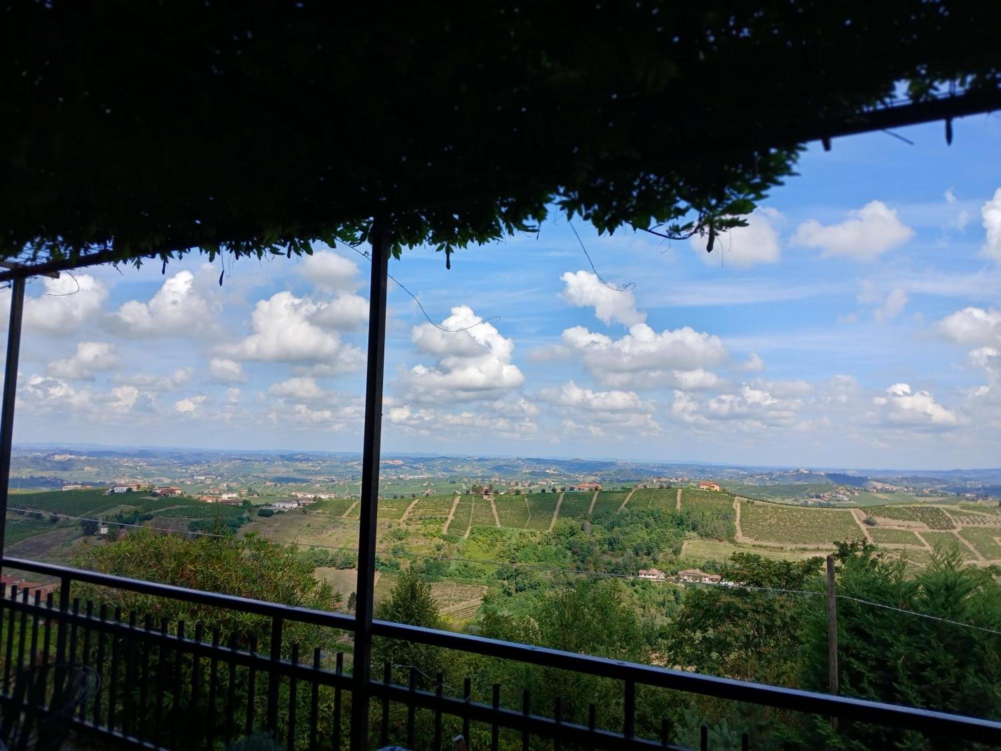 Casa Vacanza Il Colle Del Vento Calosso Εξωτερικό φωτογραφία